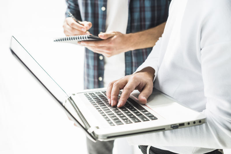 【顿虎】《银行业法律法规与综合能力》中，金融机构反洗钱义务包含客户身份识别吗？